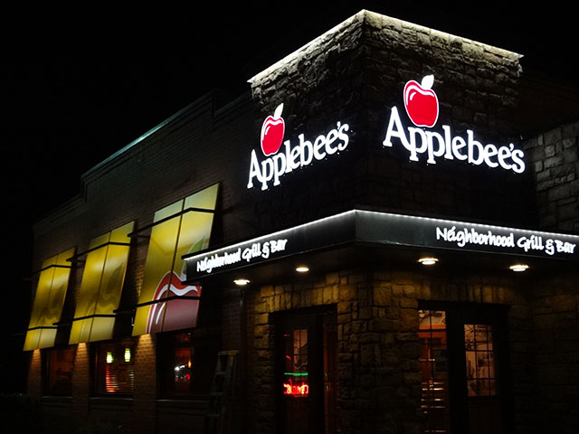 AppleBee's at night